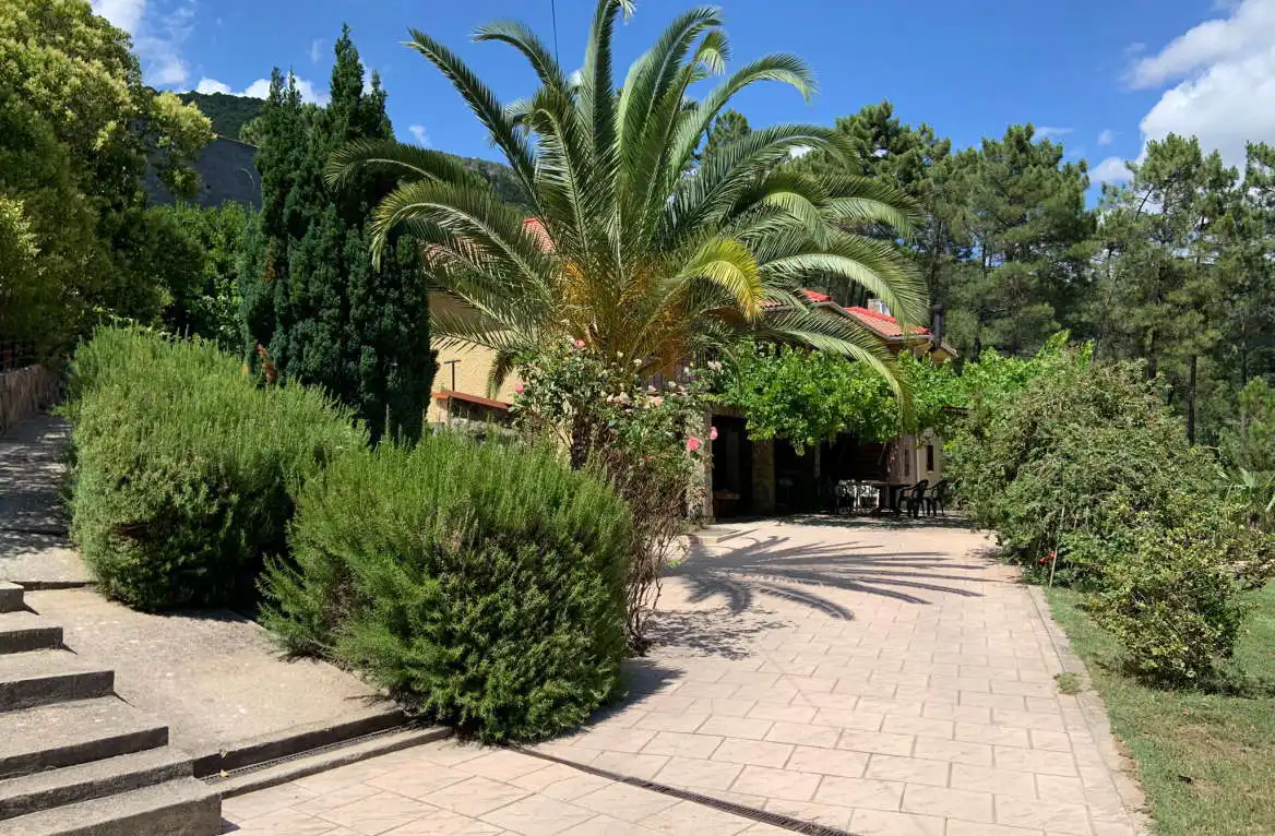 Jardín exterior de Casa Rural Herrén de la Cañada