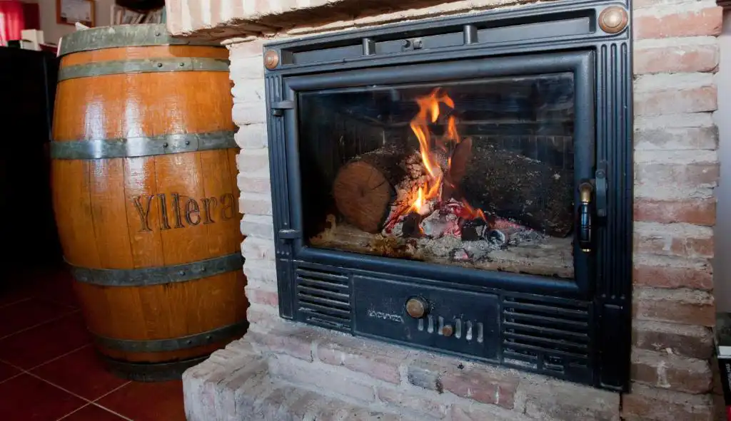 Chimenea del hotel rural de El Yantar de Gredos