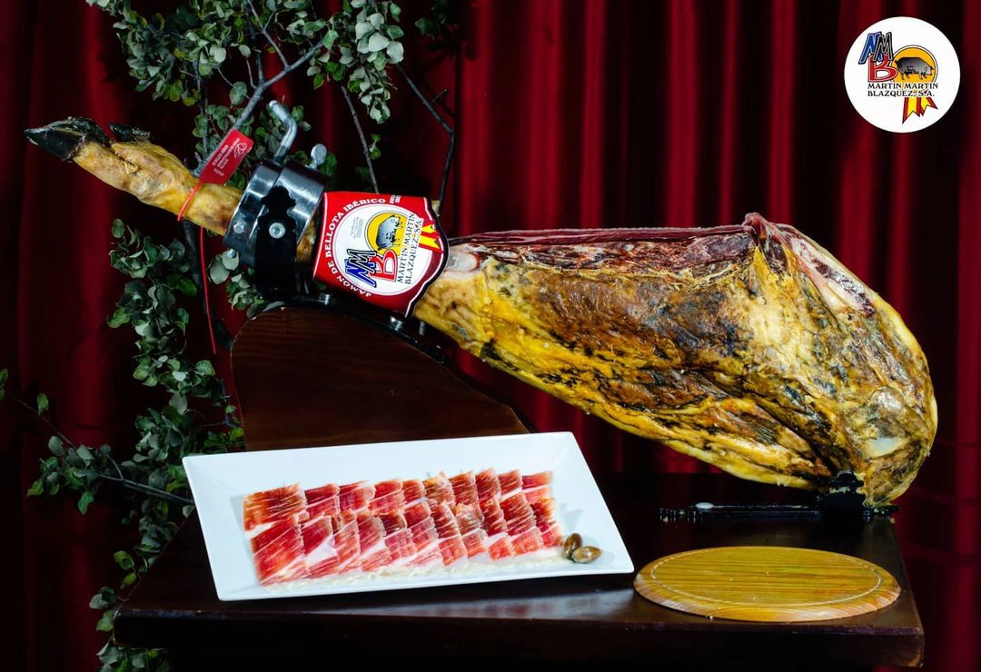 _Jamón Ibérico Bellota 50 Raza Ibérica Productos Martín Martín Blázquez, apostando por lo tradicional.