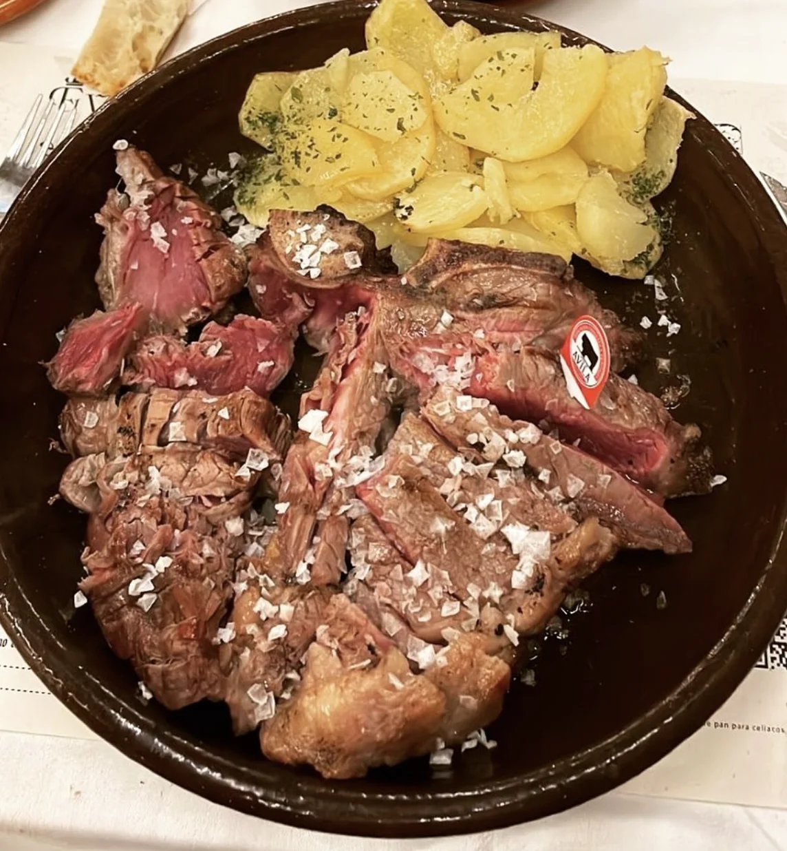 plato de carne de avila con patatas