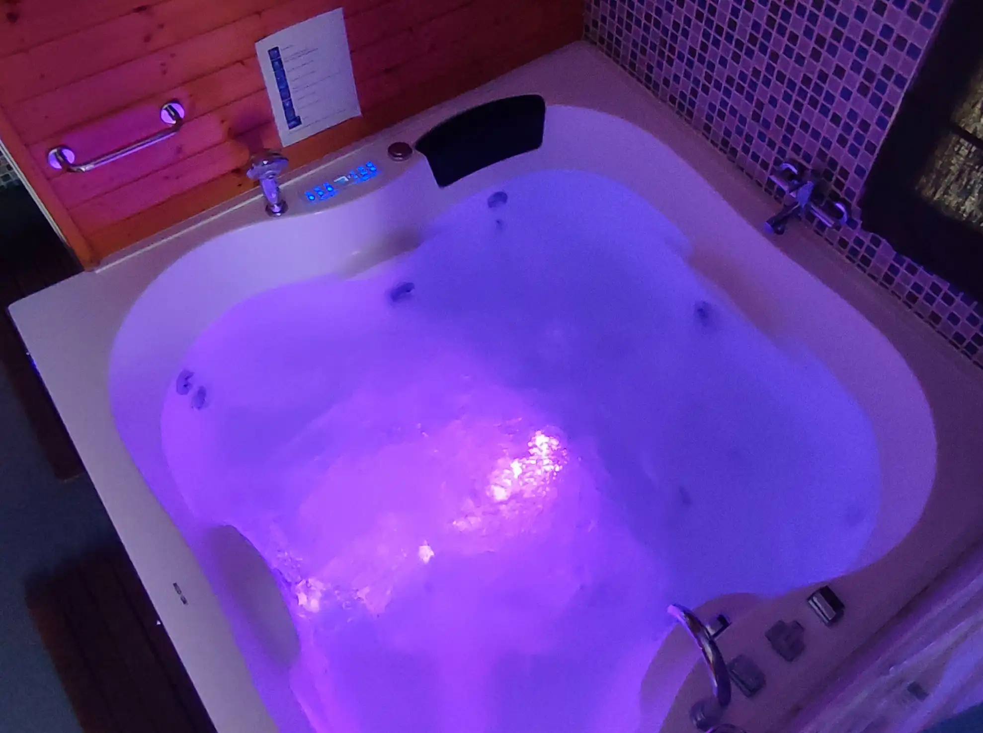 Jacuzzi en Casa Crisol SPA